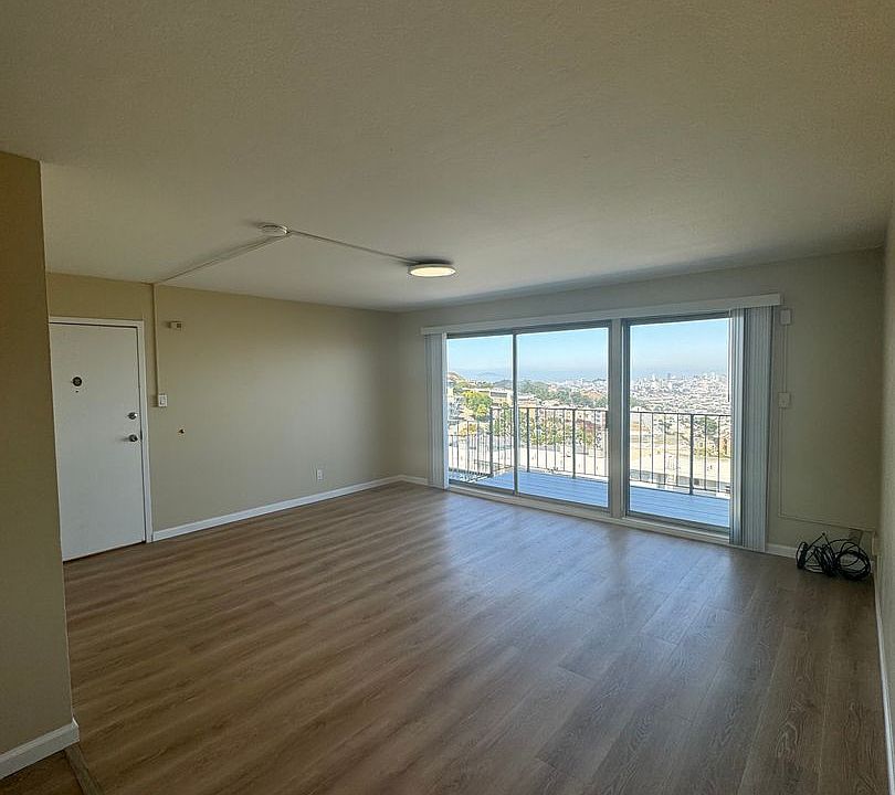 1st image of 10 Crestline Dr #11