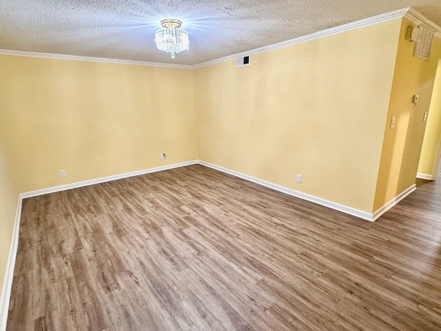 1 bed, 686 sqft, $1,200 — Photo 4
