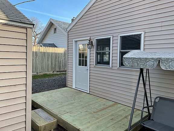 2nd image of 1528 Willard St