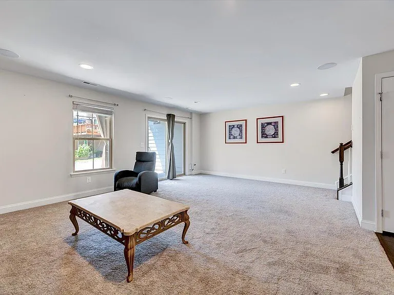 1008 Drayman Pl — Photo 12