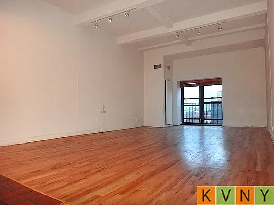 Rented by KVNY Soho | media 11