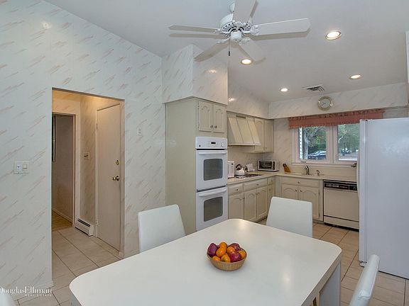 3rd image of 41 Shoreham Dr E