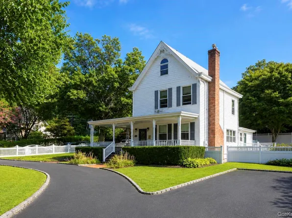 104 Bayville Avenue, Bayville, NY 11709