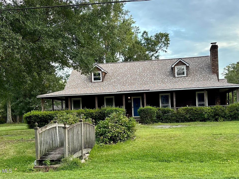 1st image of 140 Live Oak Drive