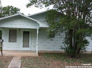 902 21st St, Hondo, TX 78861