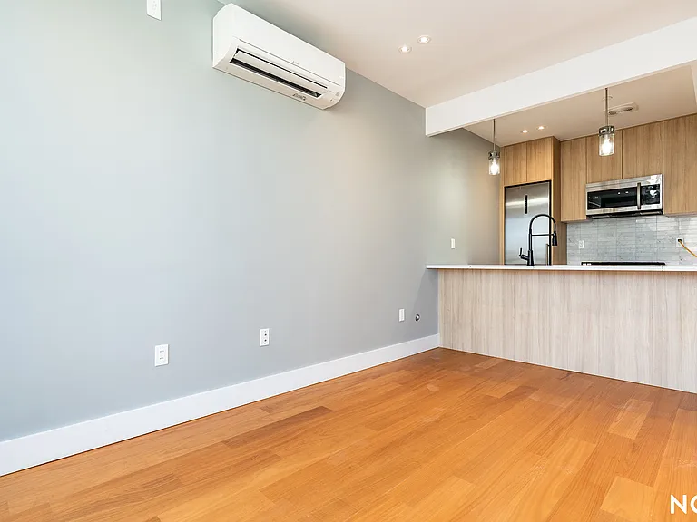 675 E 32nd St #26 — Photo 4