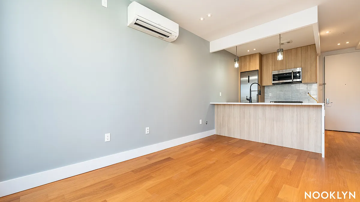 Building Photo - 675 E 32nd St #14