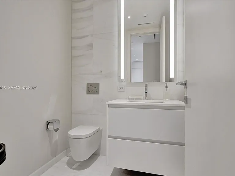 300 Biscayne Blvd #2305W — Photo 45