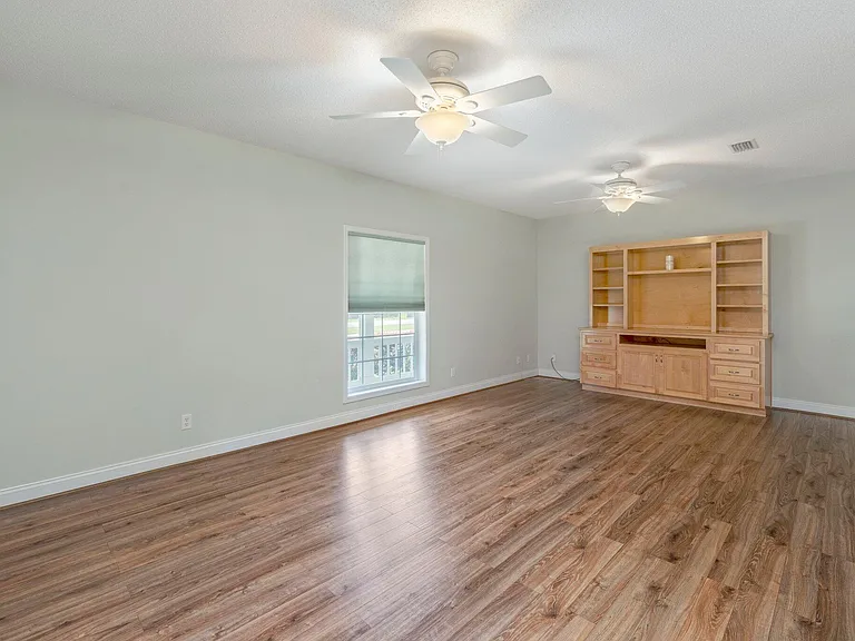 322 Crescent Dr — Photo 7