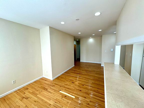 4th image of 2350 Creston Ave APT 5C