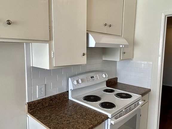 3rd image of 3090 Vicente St #203