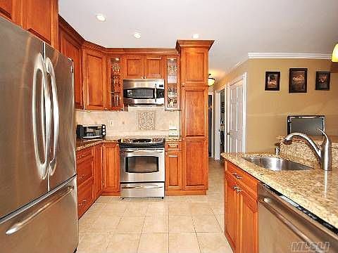 5th image of 131 Chicago Ave #A