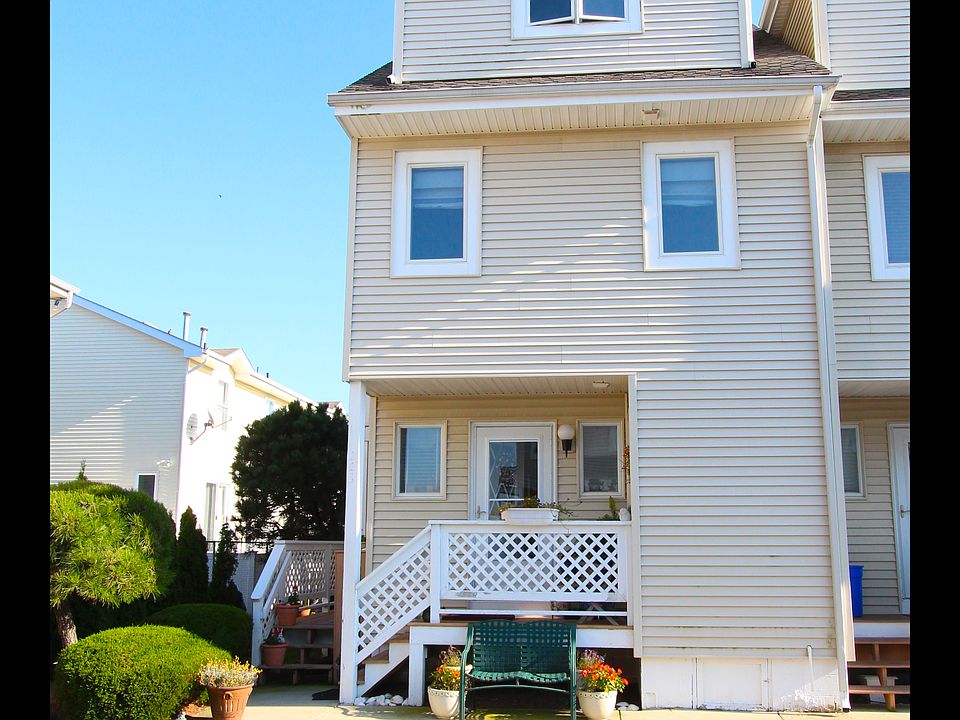 2nd image of 223 N 36th Ave