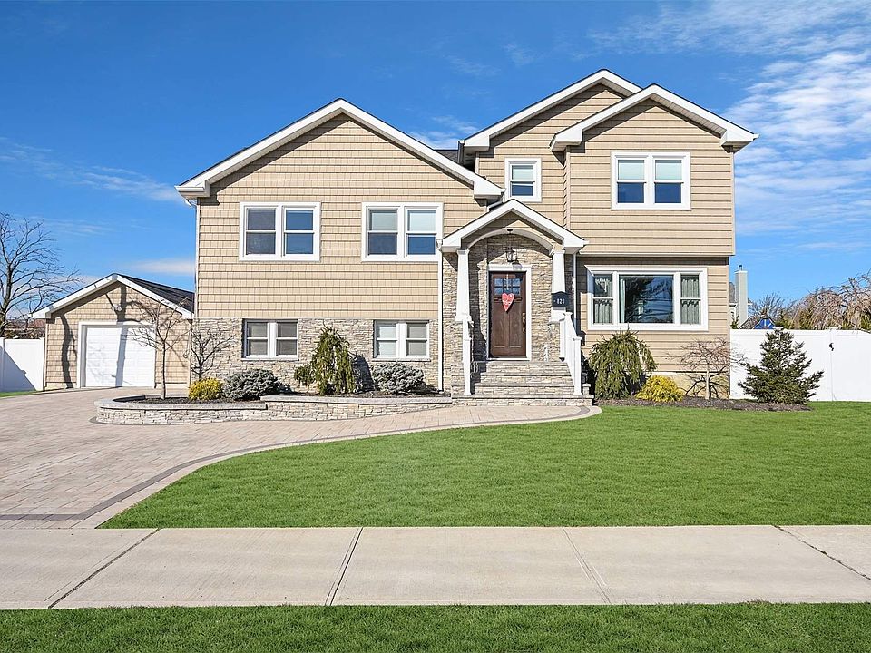 820 Pease Lane, West Islip, NY 11795 Zillow