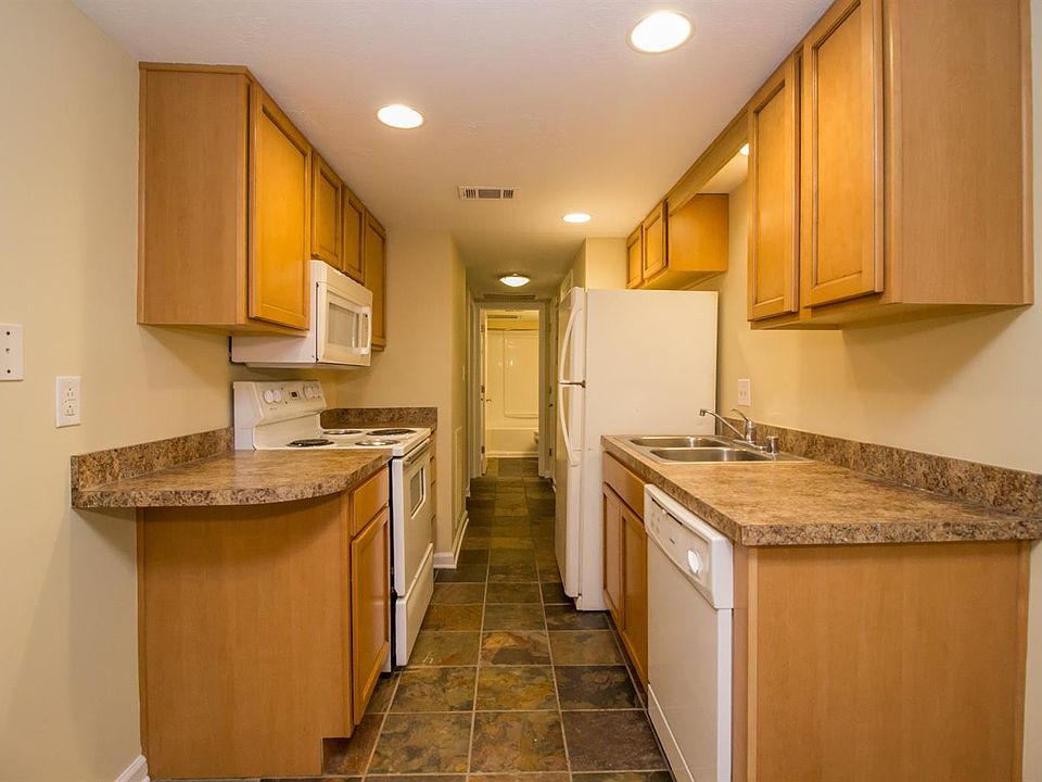1st image of 828 Malabu Dr APT 101