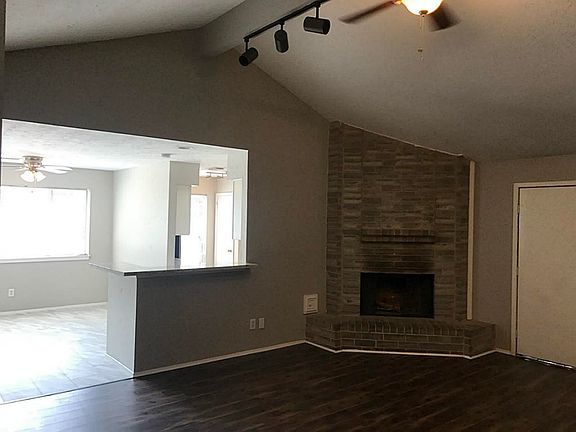 4th image of 7215 Gallant Glen Ln