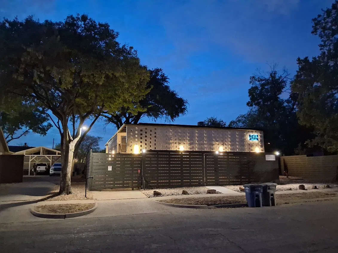 2 bed, 760 sqft, $1,950 — Photo 1
