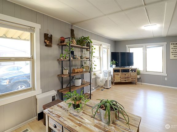 4th image of 210 37th Street SE #110