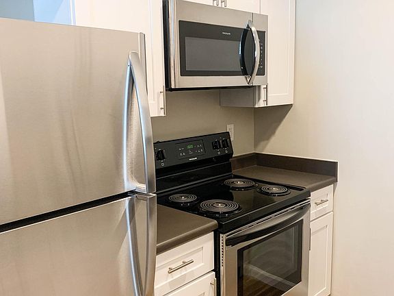 4th image of 4557 Iowa St APT 5