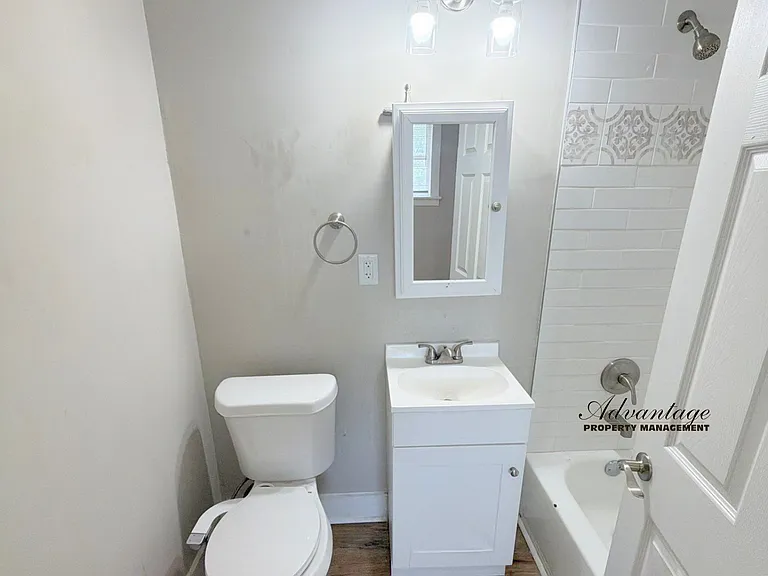 525 N Waldran Blvd #4 — Photo 10