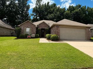 624 Lexington Dr, Florence, MS 39073