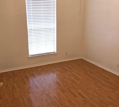 5th image of 925 Brittany Dr