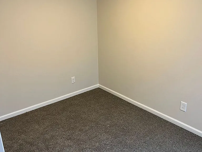22621 Camber Ave — Photo 7