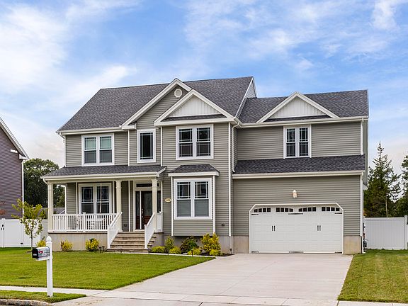 3rd image of 826 Ethan Ct