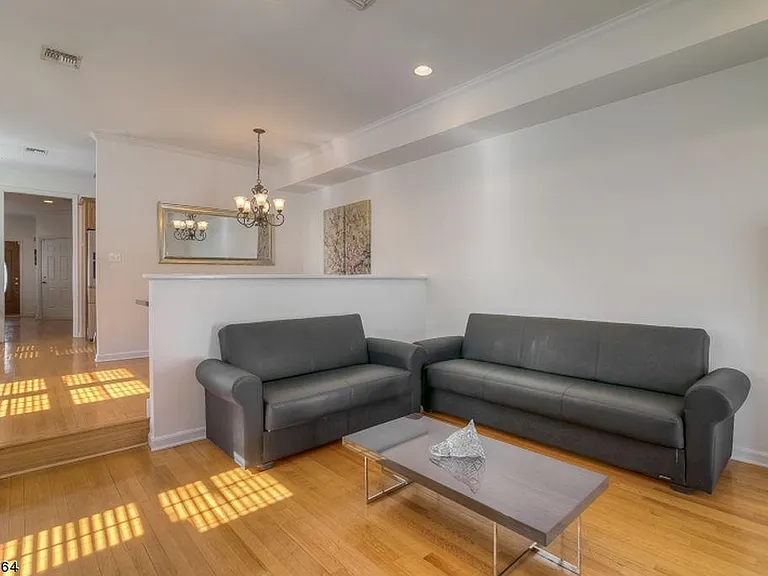 10 Gates Ave #B — Photo 12