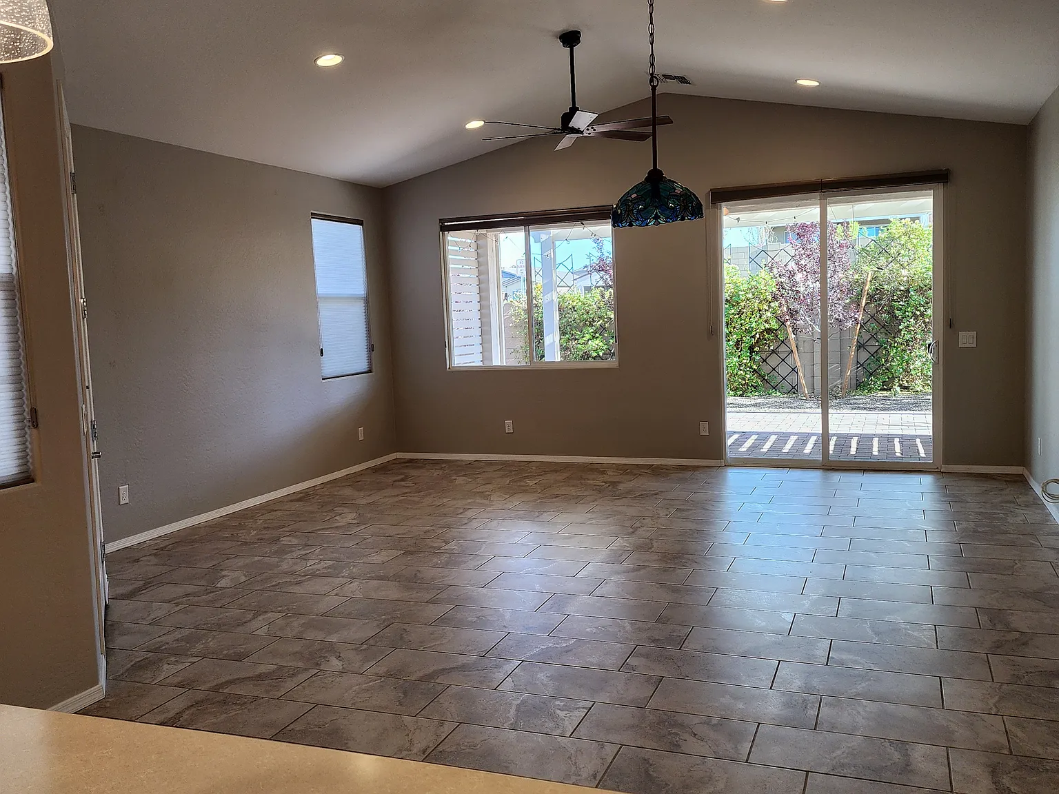 2 bed, 1380 sqft, $2,300 — Photo 4