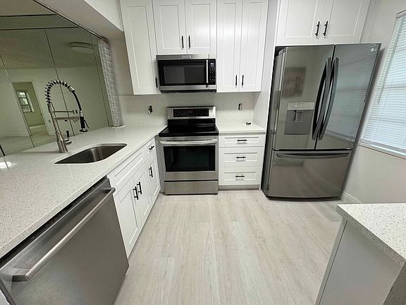 3rd image of 1102 Bahama Bnd APT C1
