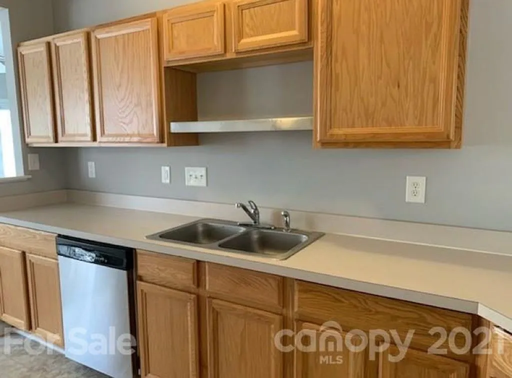 3 bed, 1518 sqft, $1,825 — Photo 4