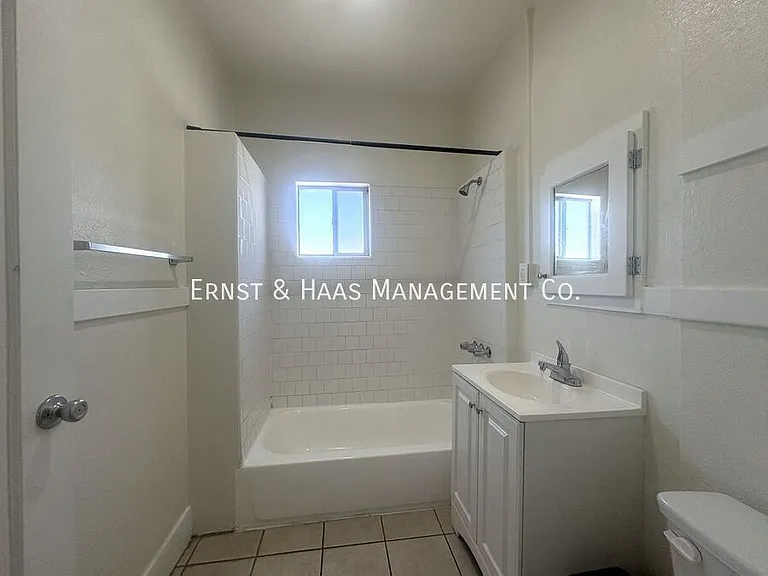 1249 Pine Ave — Photo 10