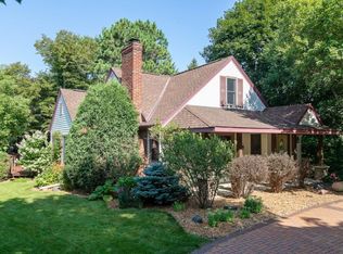 1255 Dodd Rd, Mendota Heights, MN 55118