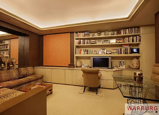 Sold by Warburg | media 21