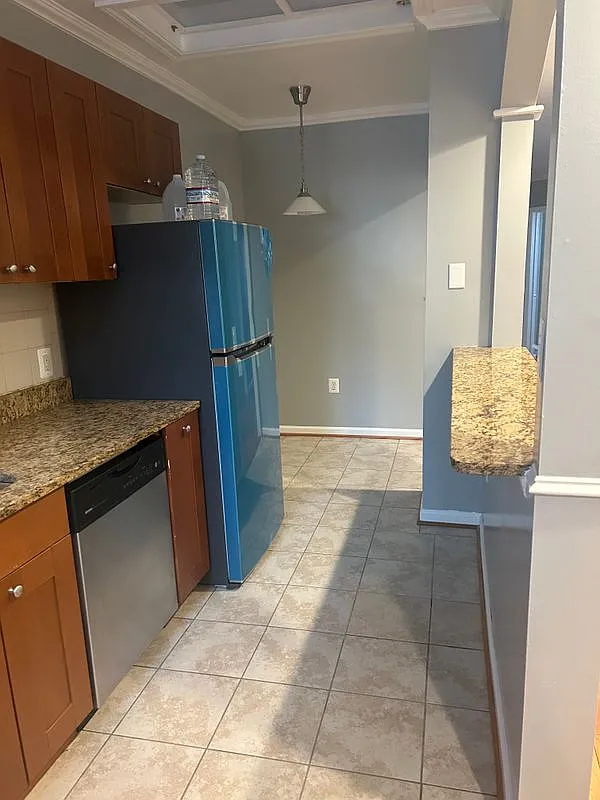 2 bed, 1.0 bath, 850 sqft, $2,300 — Photo 3