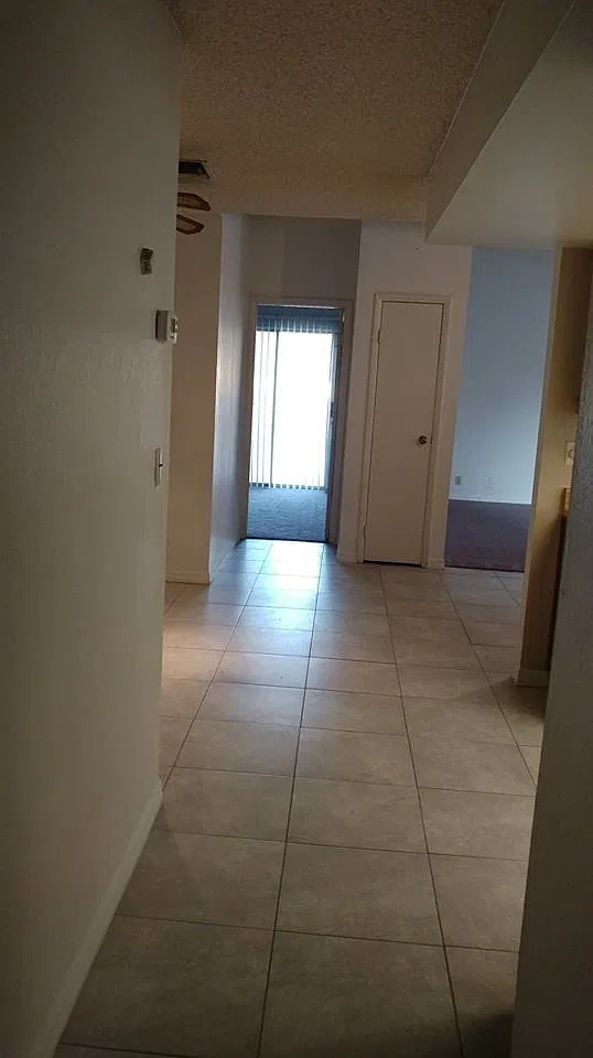 Gorgeous 3 bed/2 bath home with fresh paint and new carpet in Northwest Las Vegas! — Photo 3