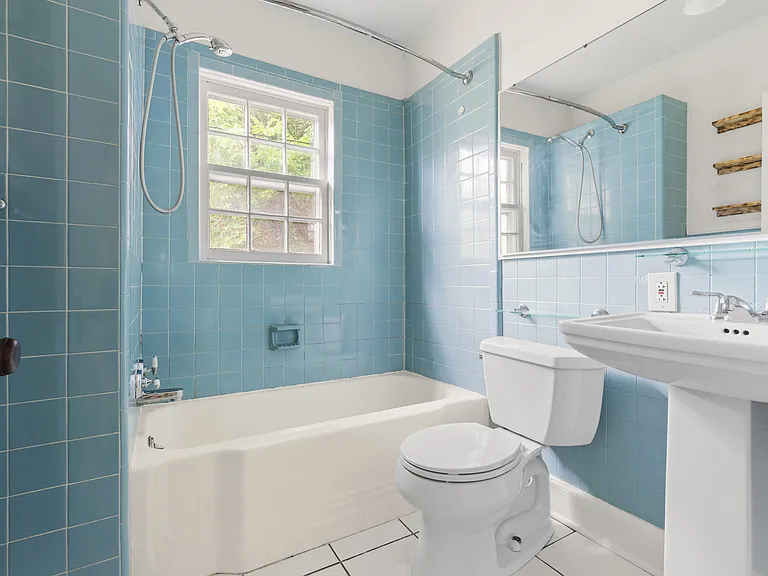 1806 Green St — Photo 16