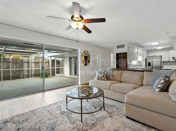 93 East Ct, Royal Palm Beach, FL 33411