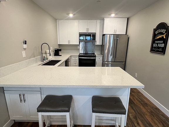 4th image of 4055 Brant St #C