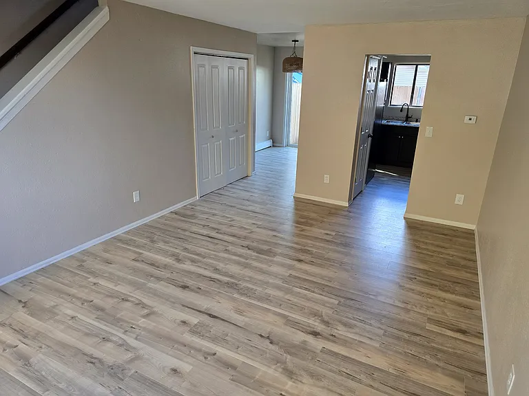 3188 Hill Ave #C — Photo 9