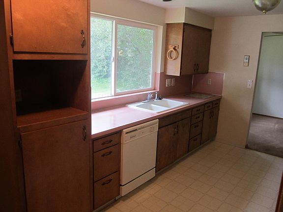 2nd image of 112 Bradley St