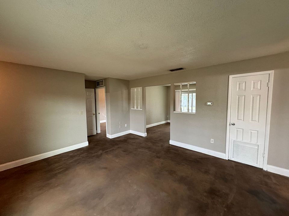 1st image of 1199 Lawrence Ave