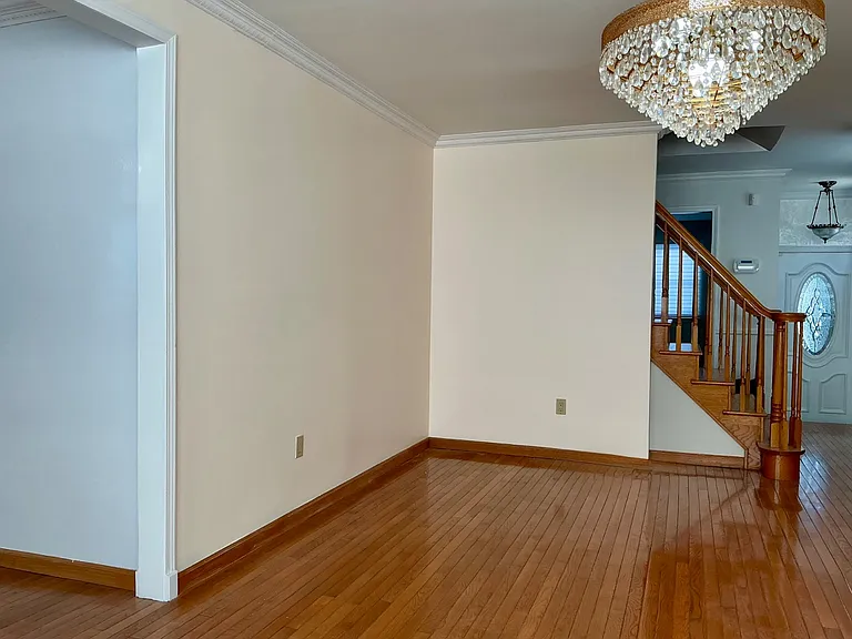 306 Jefferson Ave #1 — Photo 8