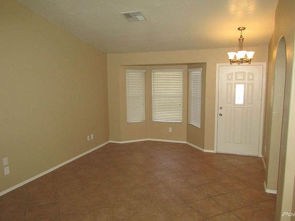 4th image of 425 E Avenida Sierra Madre