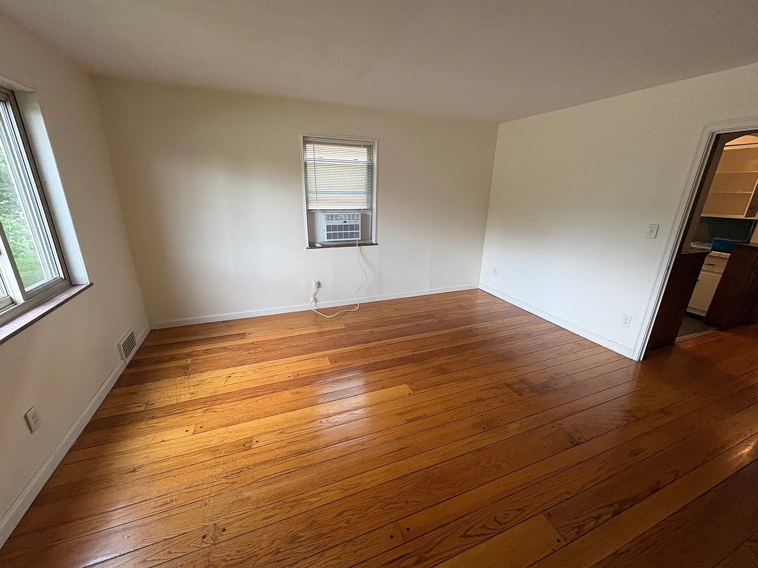 1 bed, 750 sqft, $1,100 — Photo 2
