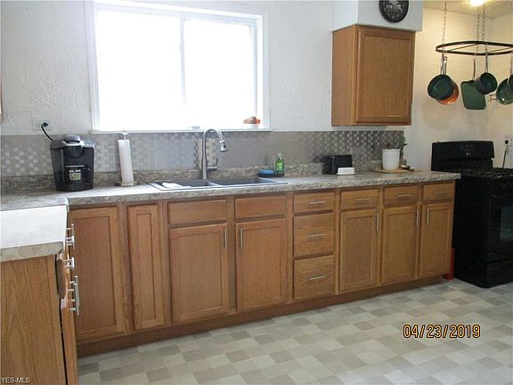 2nd image of 414 James St