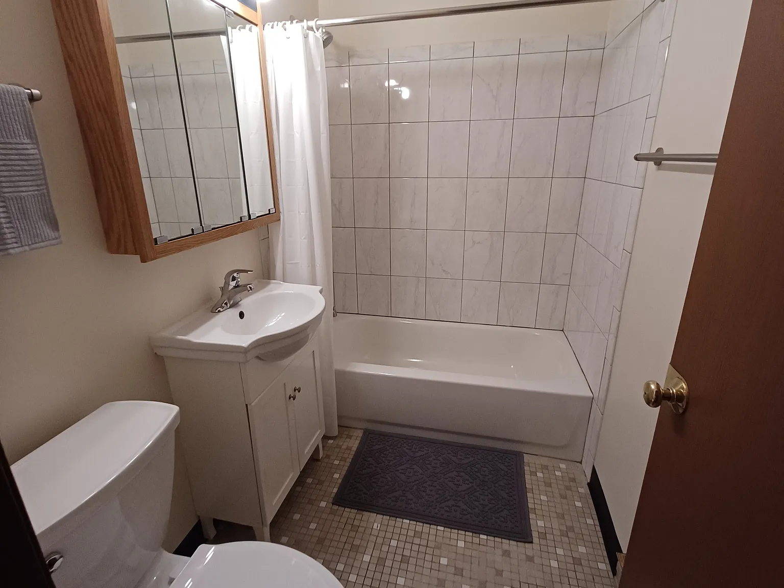 2 bed, 850 sqft, $1,750 — Photo 3