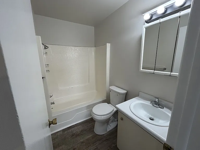 Studio bathroom with tub/shower.