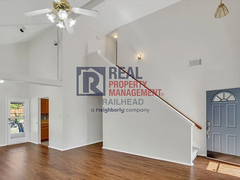 732 Burlington Ave — Photo 5